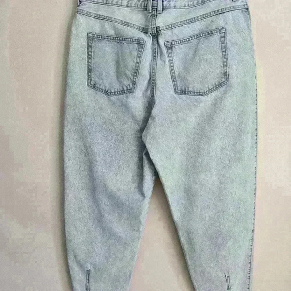 H&M Jeans Women's Size 14 High Waist Relaxed fit Faded Wash Tapered Leg - Picture 5 of 8